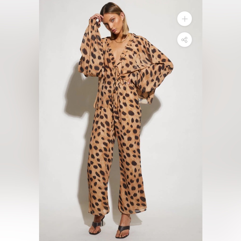 SNYDS 2 Piece Leopard Set Isle Tie Top And Pull On Pants‎